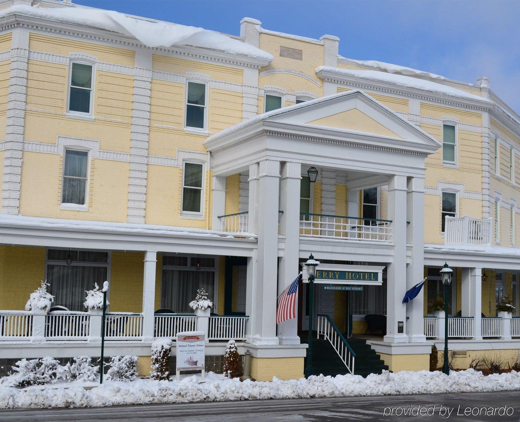 Perry Hotel Петоскі Екстер'єр фото