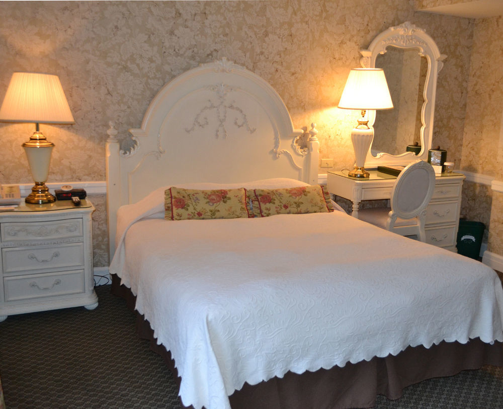 Perry Hotel Петоскі Екстер'єр фото