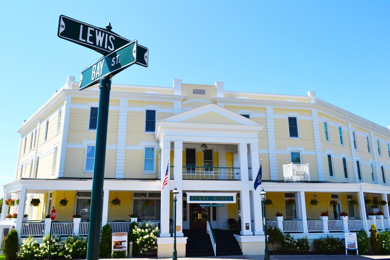 Perry Hotel Петоскі Екстер'єр фото