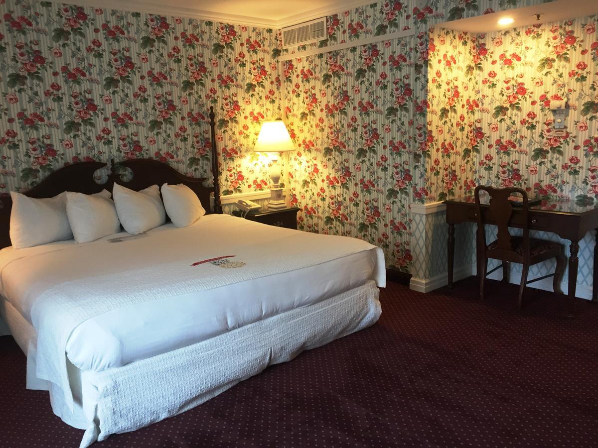 Perry Hotel Петоскі Екстер'єр фото