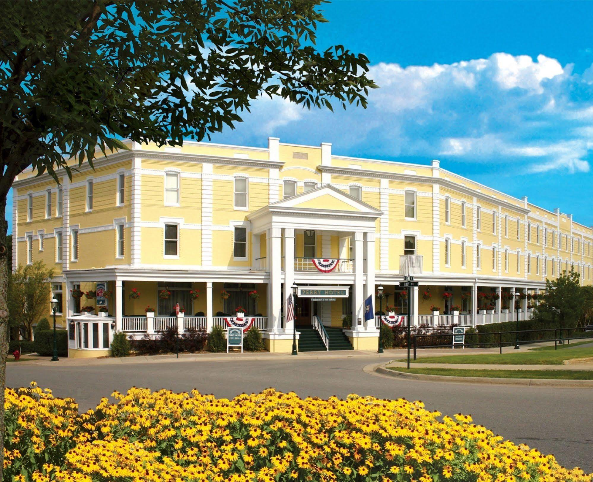Perry Hotel Петоскі Екстер'єр фото