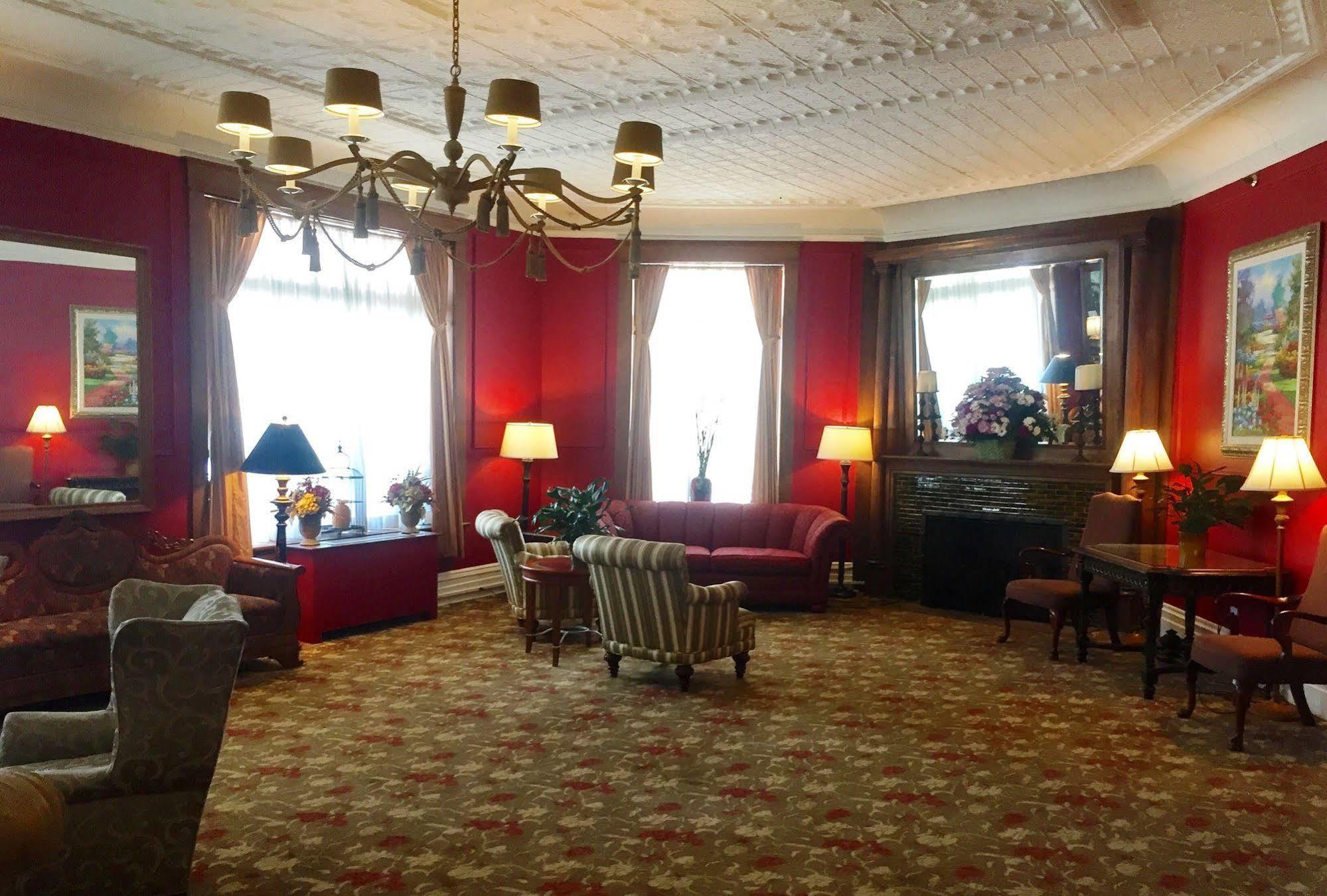 Perry Hotel Петоскі Екстер'єр фото