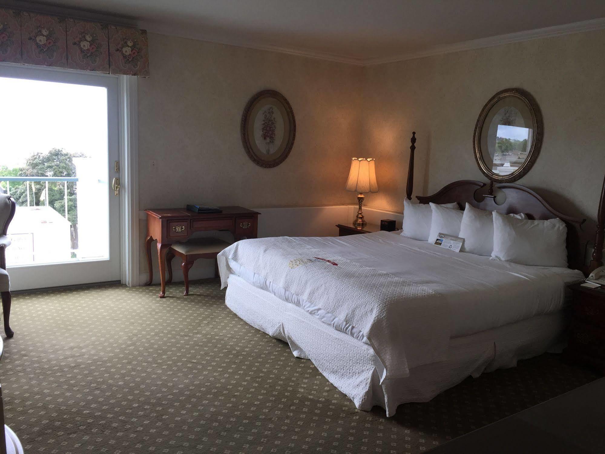 Perry Hotel Петоскі Екстер'єр фото