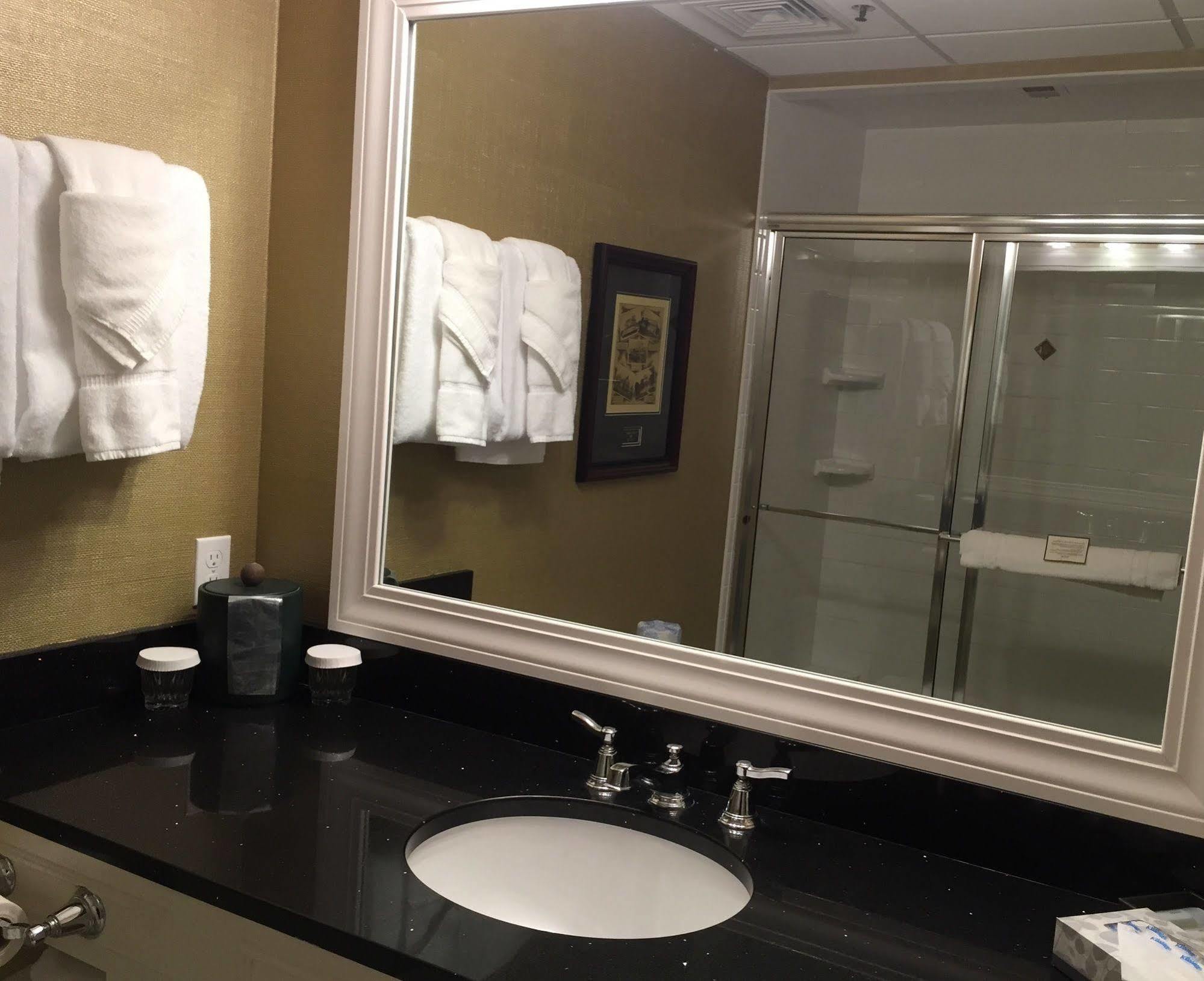 Perry Hotel Петоскі Екстер'єр фото