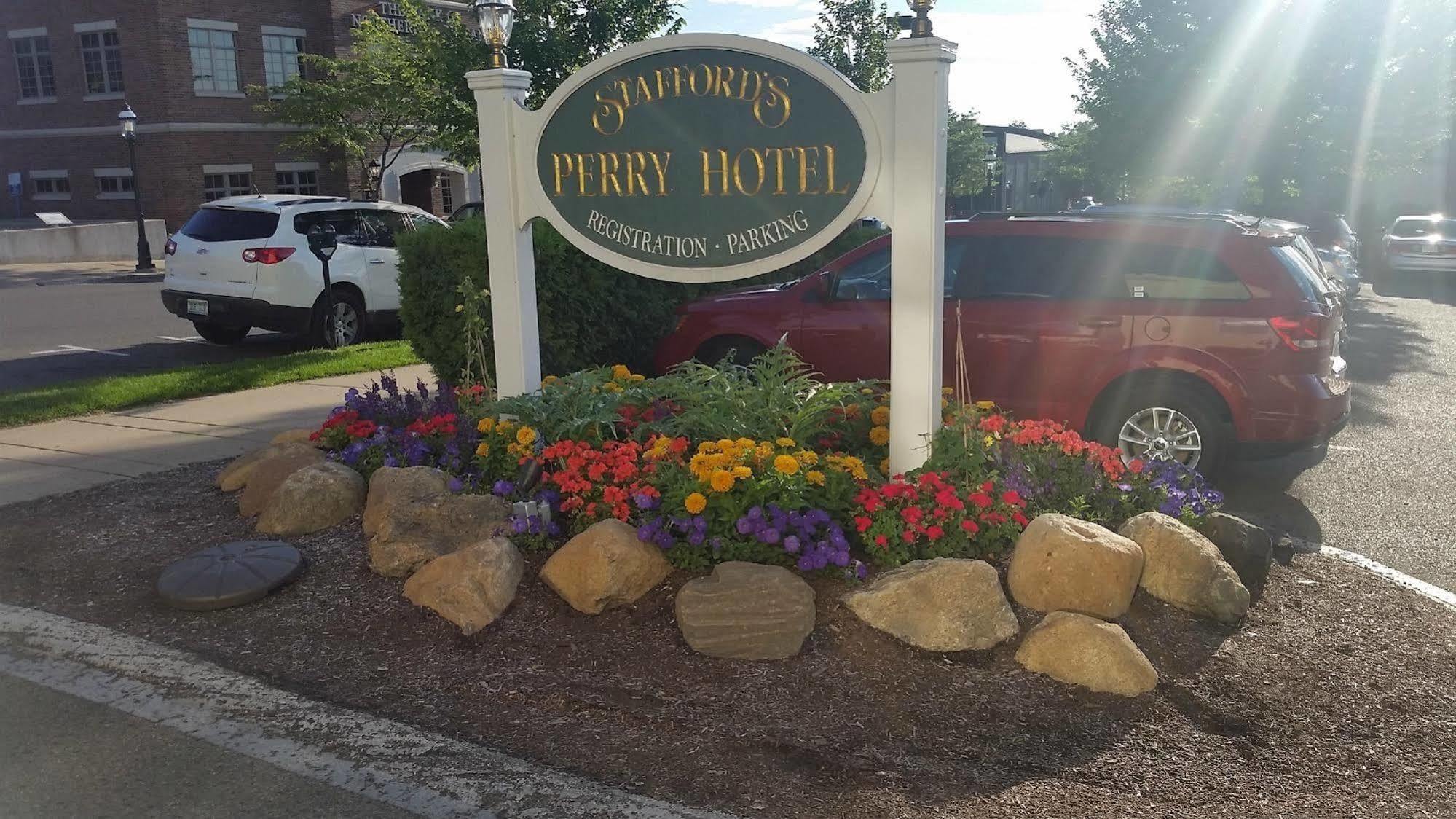 Perry Hotel Петоскі Екстер'єр фото