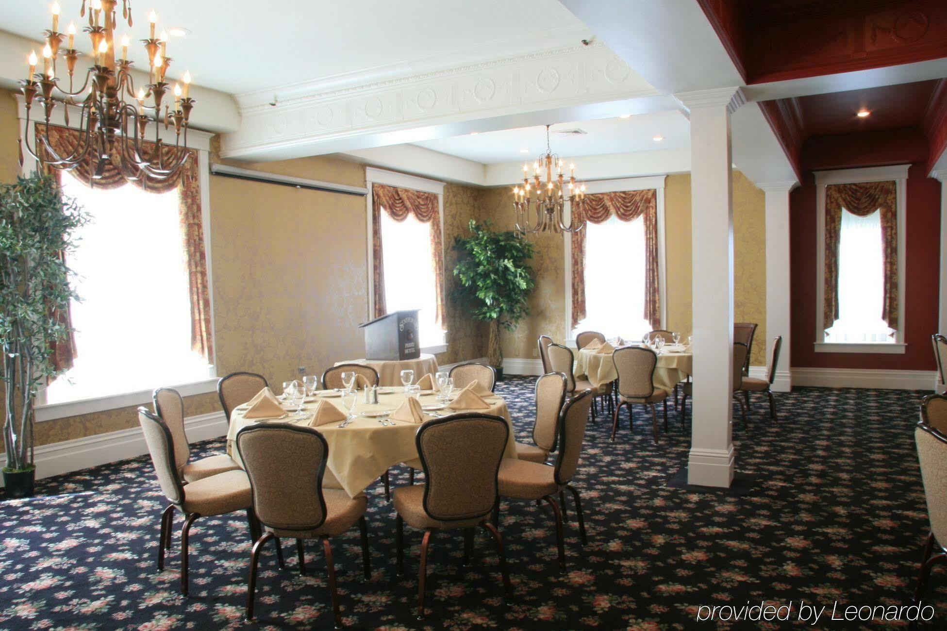 Perry Hotel Петоскі Ресторан фото